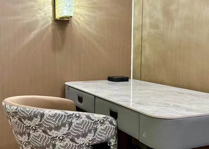 Canal View Luxury Stay, Type , Massage Chair, Office Desk For 3 Guests Only