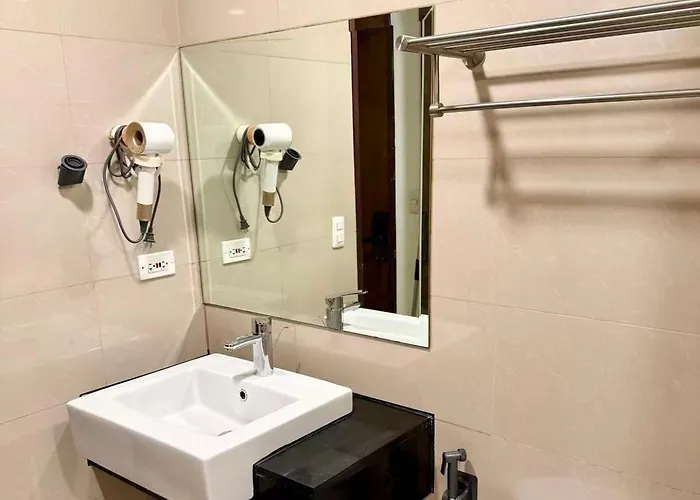 Canal View Luxury Stay, Type , Massage Chair, Office Desk For 3 Guests Only Apartment