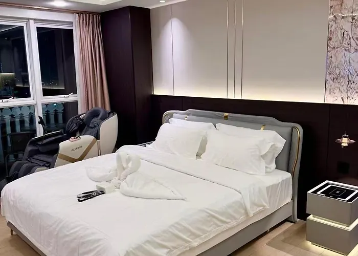 Apartment Canal View Luxury Stay, Type , Massage Chair, Office Desk For 3 Guests Only *