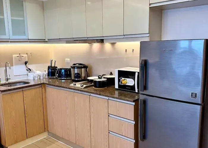 Canal View Luxury Stay, Type , Massage Chair, Office Desk For 3 Guests Only Apartment *