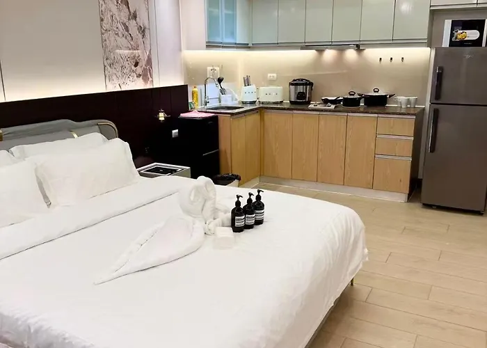 Canal View Luxury Stay, Type , Massage Chair, Office Desk For 3 Guests Only Manila