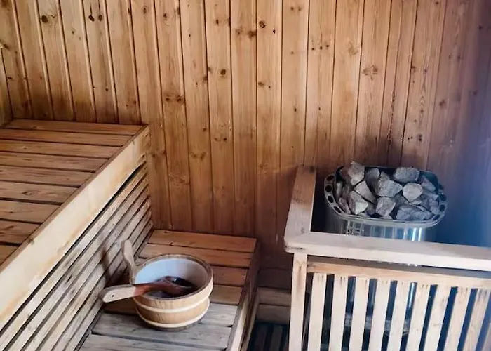 Apartment Canal View Luxury Stay, Type , Massage Chair, Office Desk For 3 Guests Only *