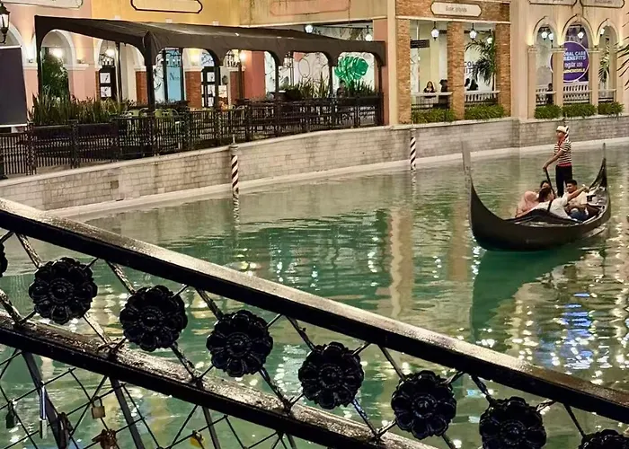 Apartment Canal View Luxury Stay, Type , Massage Chair, Office Desk For 3 Guests Only Manila